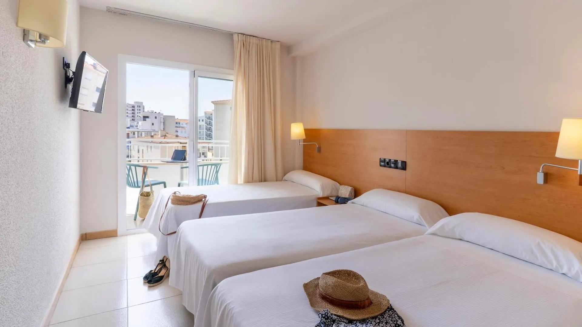 **  Bay Hotel Rosas España